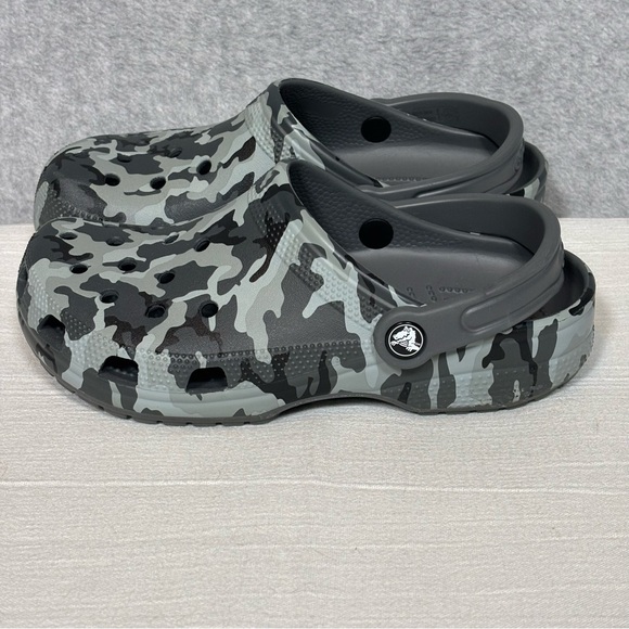Crocs Classic Printed Camo Clogs-Black Slate Grey-Kid Size Junior 5 - Picture 4 of 11